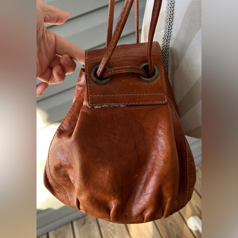 Vintage Strawbridge & Clothier leather drawstring bucket bag cognac ITALY ๐ฎ๐น - Picture 6 of 14